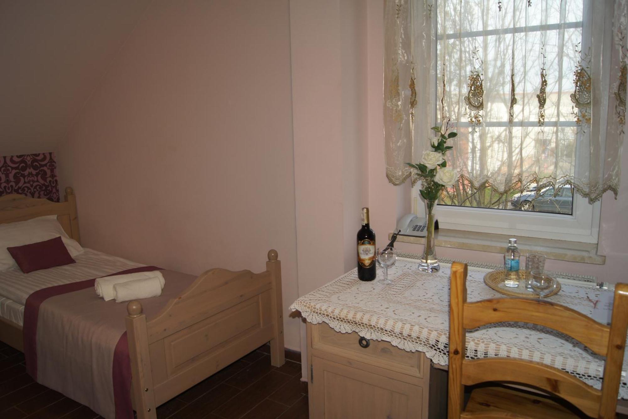 Hotel Pod Herbem -Pokoje Ozonowane Białystok Oda fotoğraf
