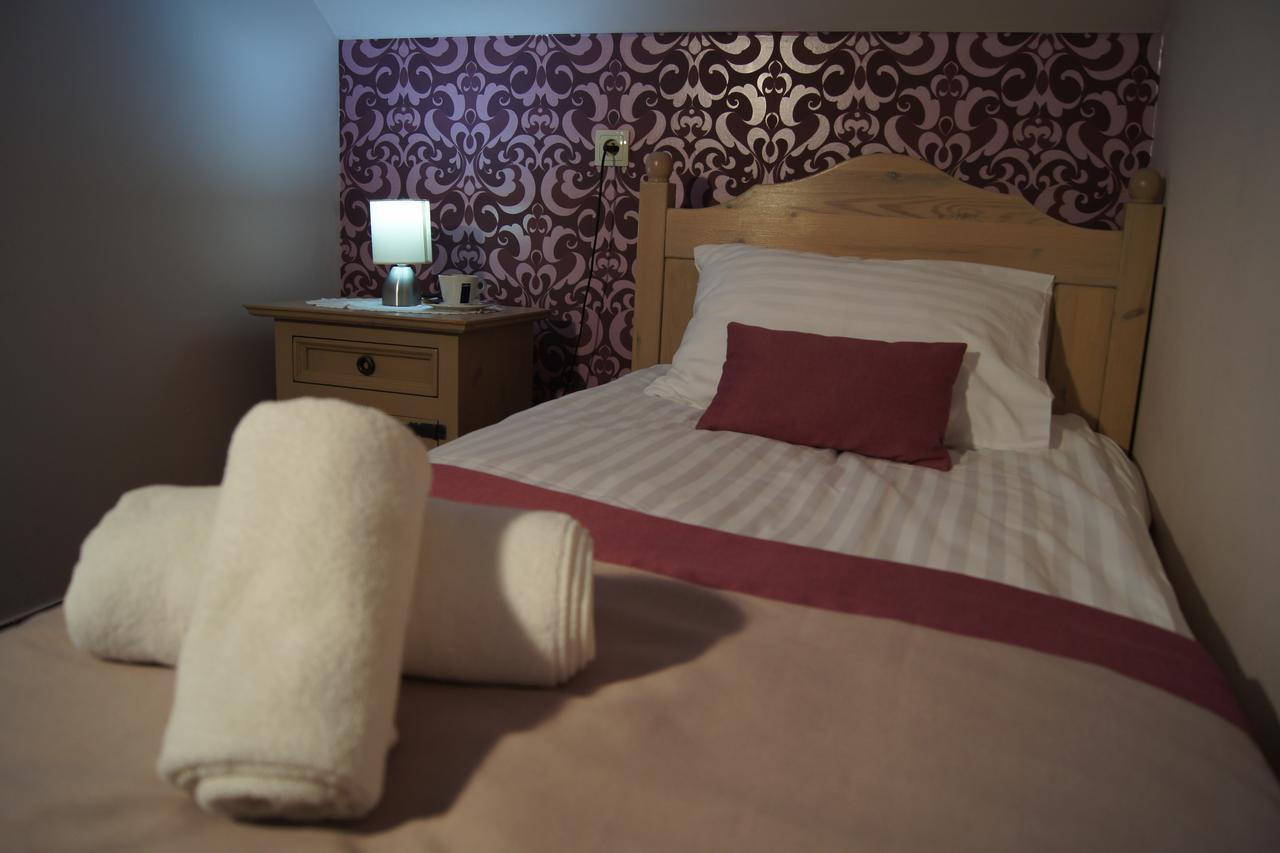 Hotel Pod Herbem -Pokoje Ozonowane Białystok Oda fotoğraf